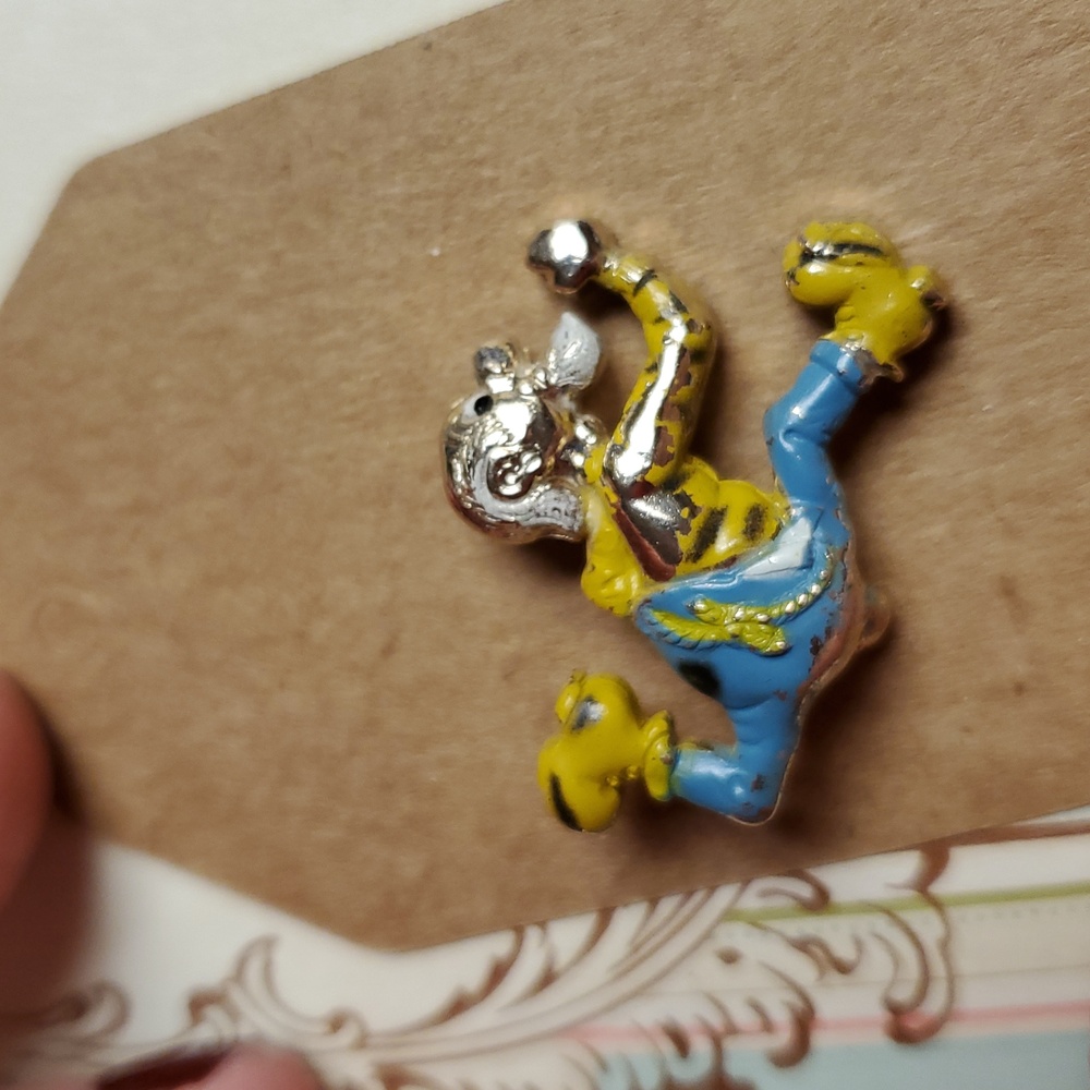USF Pappy Yokum Lil Abner's Father Running Figural Brooch 1940s Yellow Blue Whit